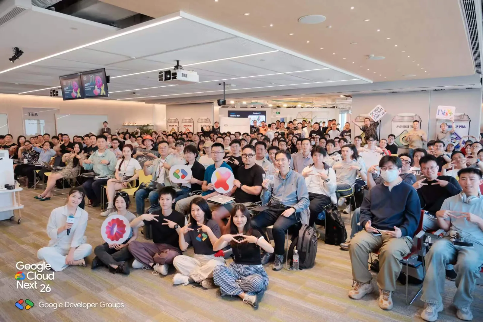 Google Cloud Next 26 中文精選課 Build with AI 上海站 GDG 現場合影